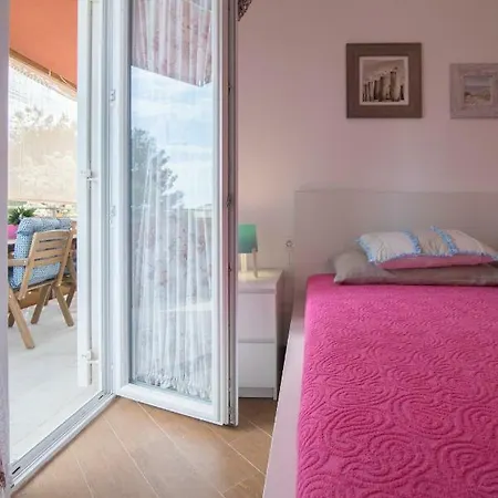 Alice App2 Apartment